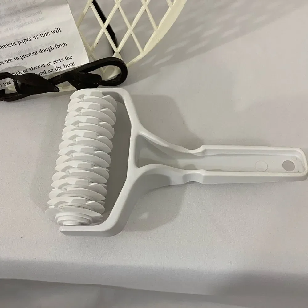NWOT Lattice Pie Crust Cutters